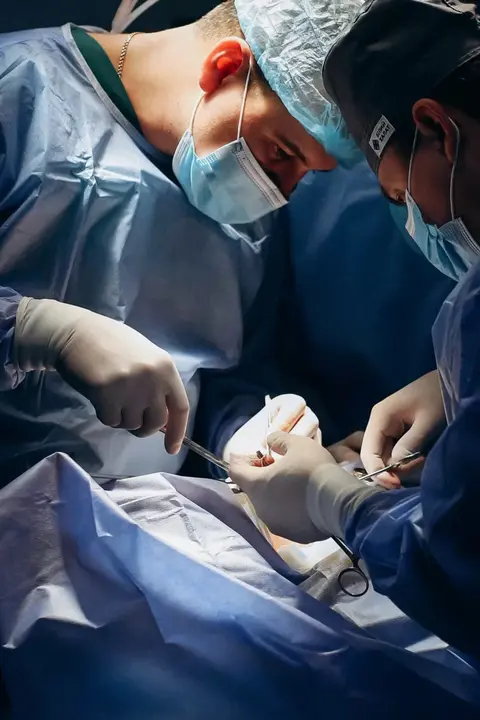 Кольпоскопия шейки матки: <br> <span class='text-primary-400 font-bold text-3xl  lg:text-5xl xl:text-6xl'>детальный взгляд на ваше здоровье</span>