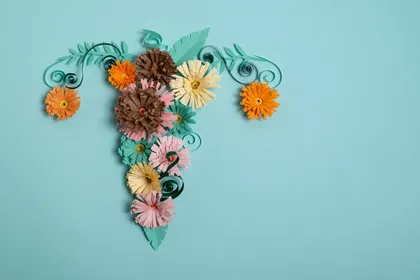 Врач-маммолог проводит УЗИ молочных желез пациентке