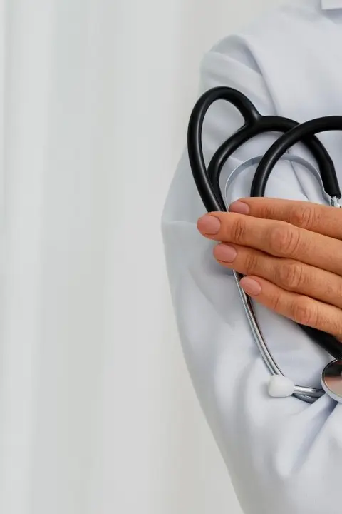 Лечение инфекций: <br> <span class='text-primary-400 font-bold text-3xl  lg:text-5xl xl:text-6xl'>здоровье без компромиссов</span>