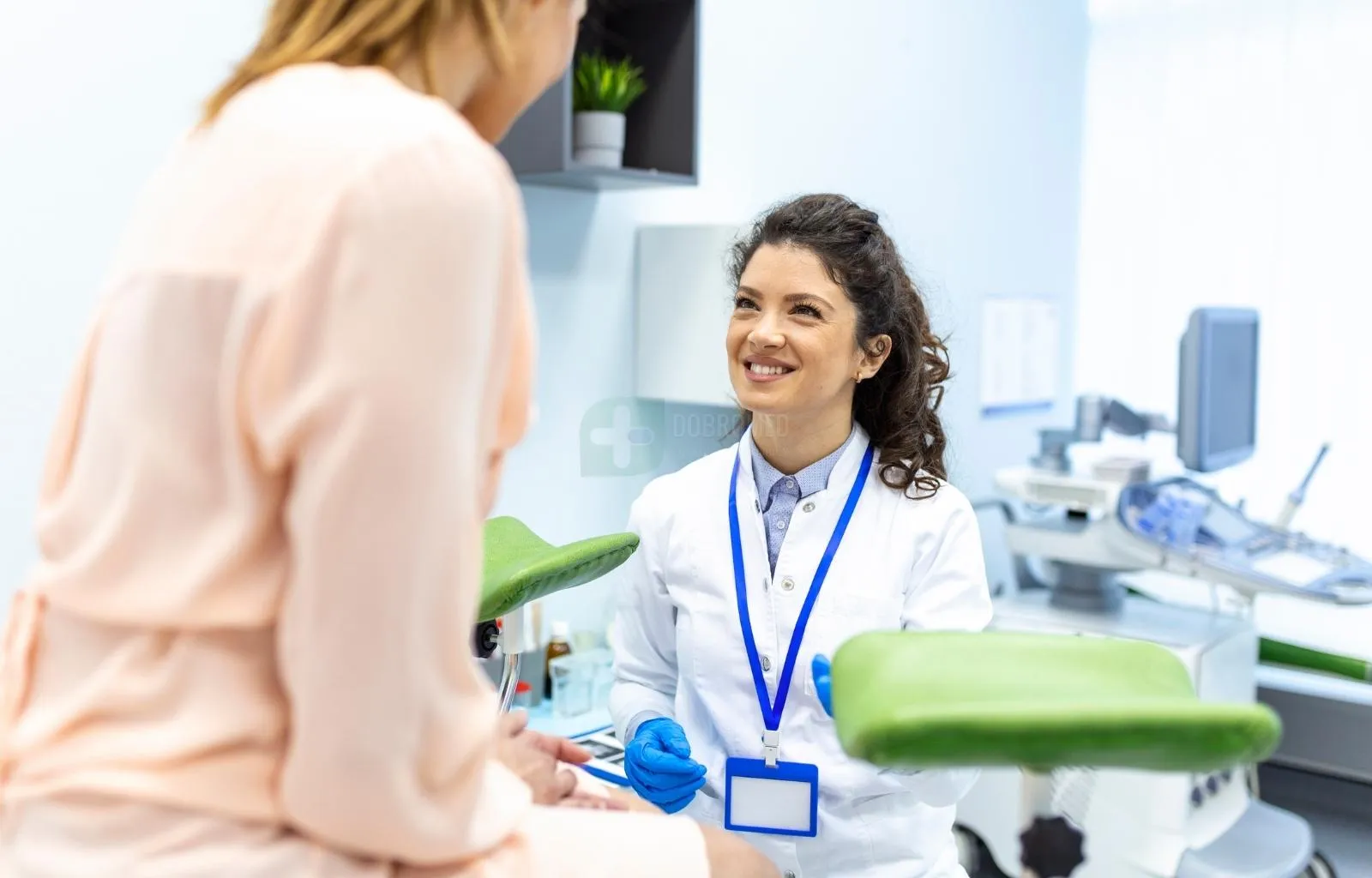 Первый визит девочки-подростка к гинекологу