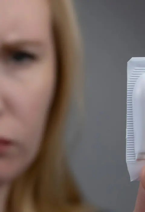 Кандидоз (молочница) у женщин: <br> <span class='text-primary-400 font-bold text-3xl  lg:text-5xl xl:text-6xl'>избавьтесь от неприятных симптомов</span>