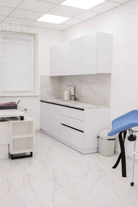 Клиника женского здоровья <br> <span class='text-primary-400 font-bold text-4xl  lg:text-6xl xl:text-7xl'>«Добро-мед»</span>